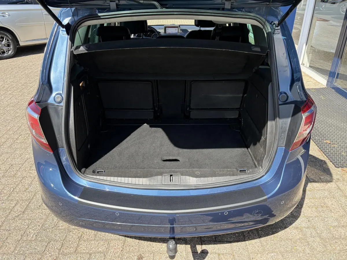 1.4 Turbo Blitz / NL-Auto / 1e-Eigenaar / Stuur-Stoelverwarming / Cruise-Control / Trekhaak / Climate-Control / Radio-Bluetooth / Navi / PDC V+A / Camera / 16'' LMV / ENZ.