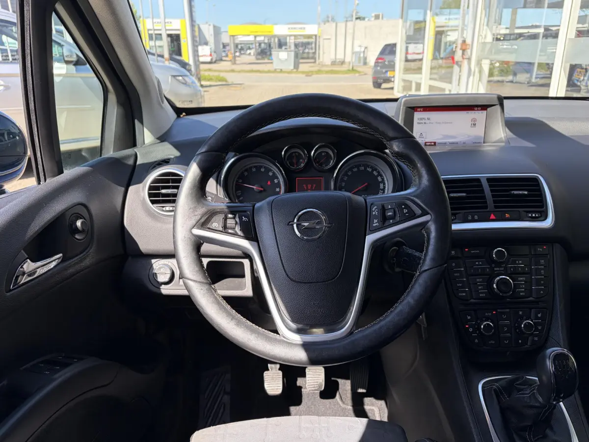 1.4 Turbo Blitz / NL-Auto / 1e-Eigenaar / Stuur-Stoelverwarming / Cruise-Control / Trekhaak / Climate-Control / Radio-Bluetooth / Navi / PDC V+A / Camera / 16'' LMV / ENZ.