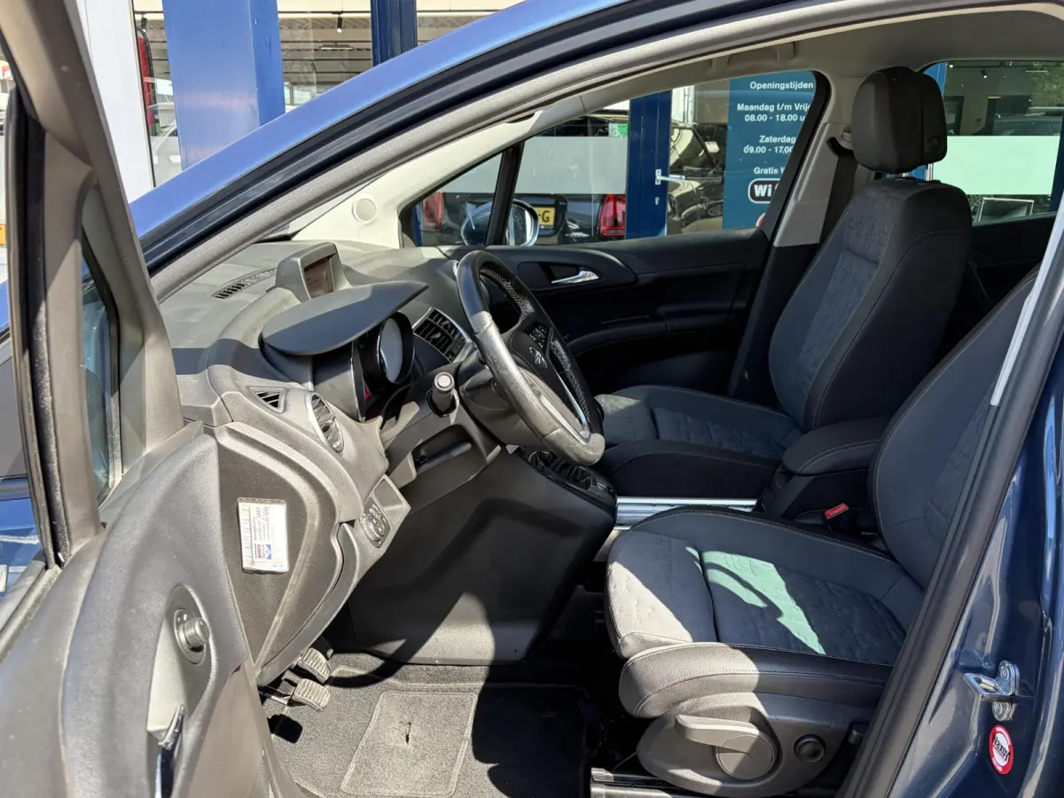 1.4 Turbo Blitz / NL-Auto / 1e-Eigenaar / Stuur-Stoelverwarming / Cruise-Control / Trekhaak / Climate-Control / Radio-Bluetooth / Navi / PDC V+A / Camera / 16'' LMV / ENZ.