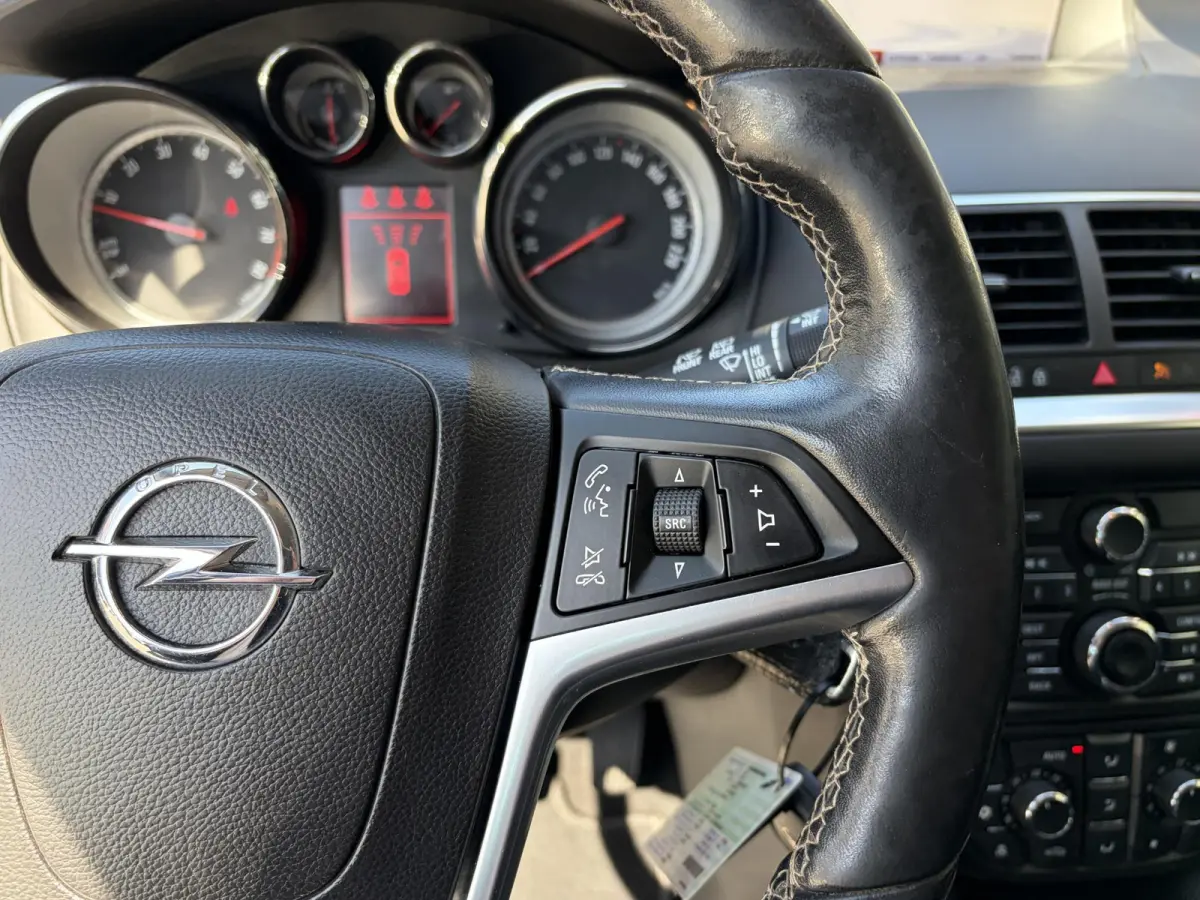 1.4 Turbo Blitz / NL-Auto / 1e-Eigenaar / Stuur-Stoelverwarming / Cruise-Control / Trekhaak / Climate-Control / Radio-Bluetooth / Navi / PDC V+A / Camera / 16'' LMV / ENZ.