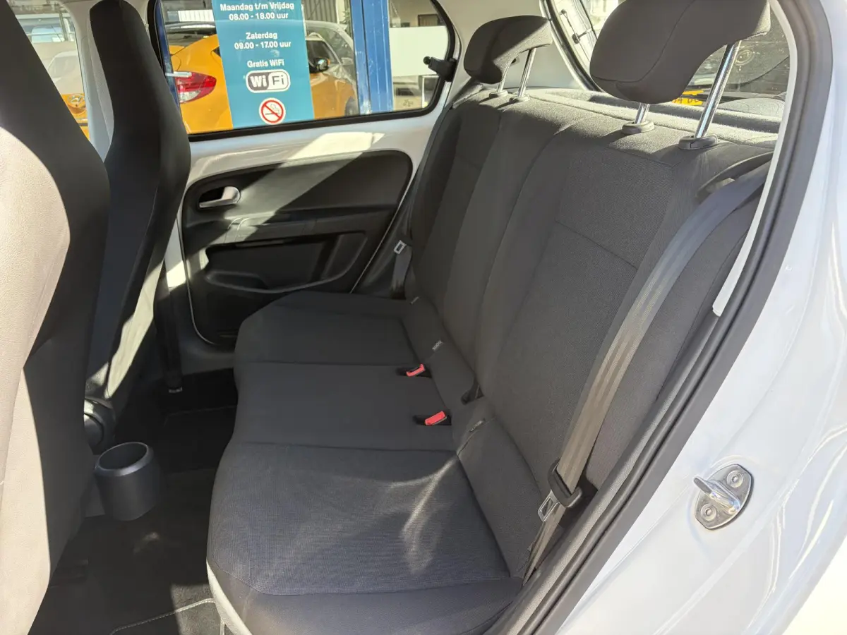 Up! 1.0 BMT move up! / 5-Deurs / NL-Auto / DAB Radio-Bluetooth / Airco / LED / All-Seasons / ENZ.