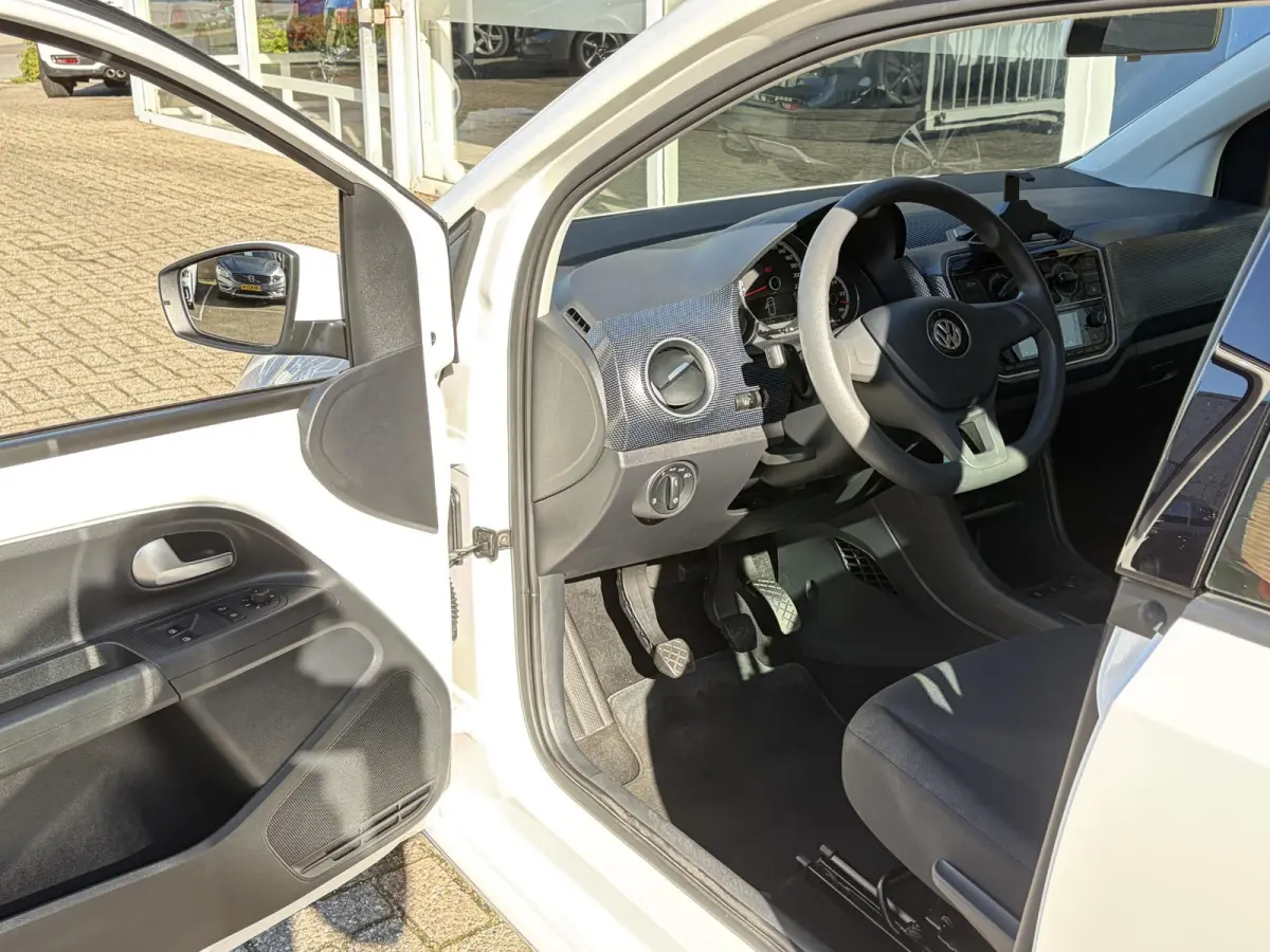 Up! 1.0 BMT move up! / 5-Deurs / NL-Auto / DAB Radio-Bluetooth / Airco / LED / All-Seasons / ENZ.
