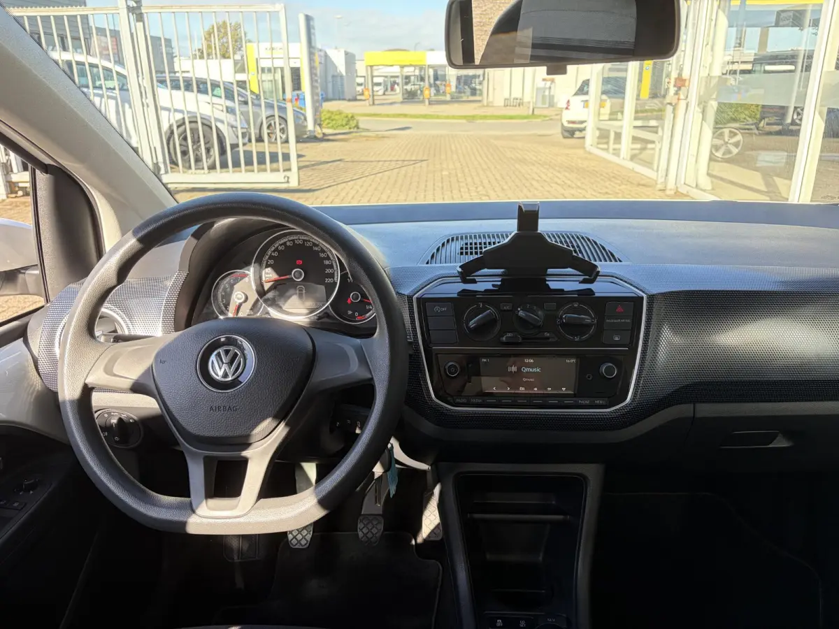 Up! 1.0 BMT move up! / 5-Deurs / NL-Auto / DAB Radio-Bluetooth / Airco / LED / All-Seasons / ENZ.