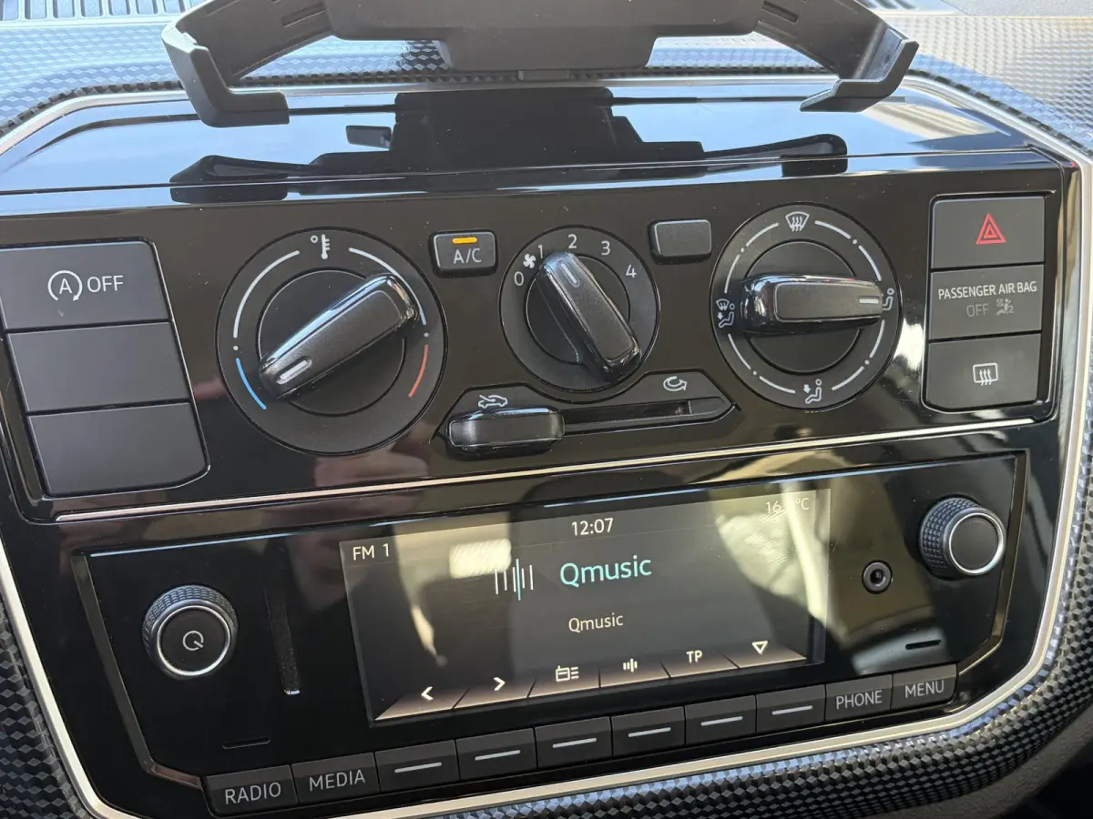 Up! 1.0 BMT move up! / 5-Deurs / NL-Auto / DAB Radio-Bluetooth / Airco / LED / All-Seasons / ENZ.