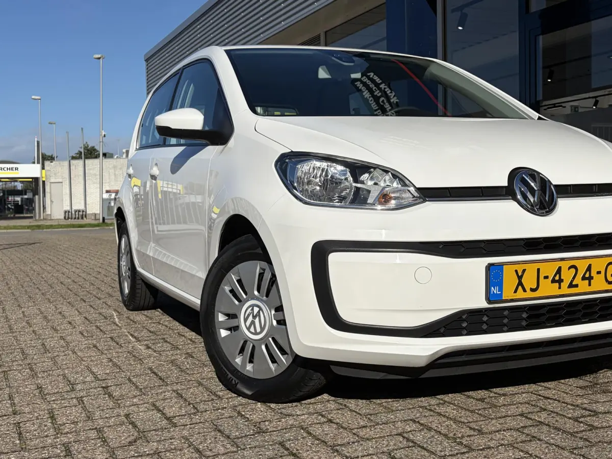 Up! 1.0 BMT move up! / 5-Deurs / NL-Auto / DAB Radio-Bluetooth / Airco / LED / All-Seasons / ENZ.