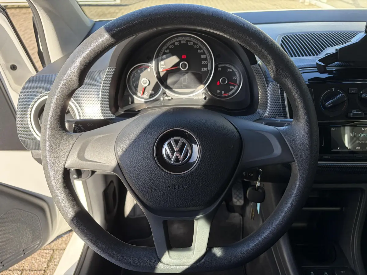 Up! 1.0 BMT move up! / 5-Deurs / NL-Auto / DAB Radio-Bluetooth / Airco / LED / All-Seasons / ENZ.