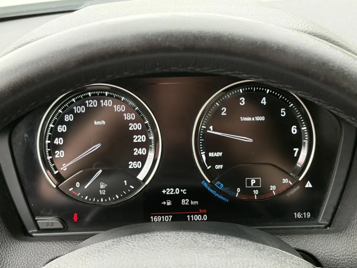 118i Corporate Lease High Executive / Automaat / NL-Auto / Vol-Leder / Facelift / Stoelverwarming / LED / Cruise-Control / Climate-Control / Trekhaak / PDC V+A / 16'' LMV / All-Season / ENZ.