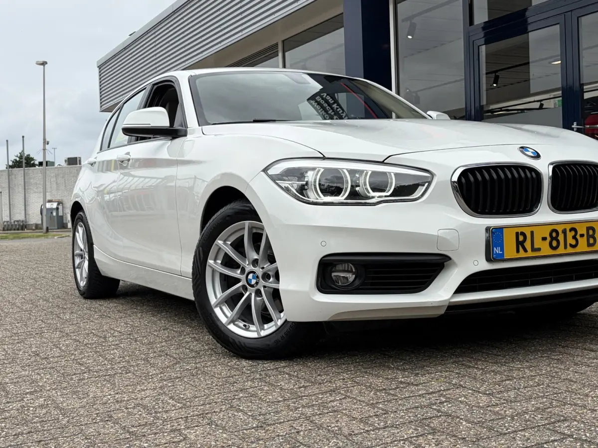 118i Corporate Lease High Executive / Automaat / NL-Auto / Vol-Leder / Facelift / Stoelverwarming / LED / Cruise-Control / Climate-Control / Trekhaak / PDC V+A / 16'' LMV / All-Season / ENZ.