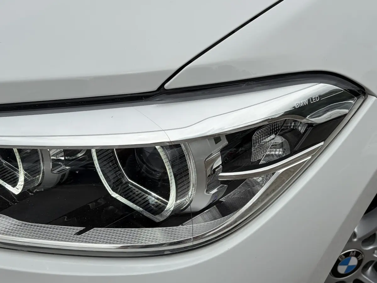 118i Corporate Lease High Executive / Automaat / NL-Auto / Vol-Leder / Facelift / Stoelverwarming / LED / Cruise-Control / Climate-Control / Trekhaak / PDC V+A / 16'' LMV / All-Season / ENZ.
