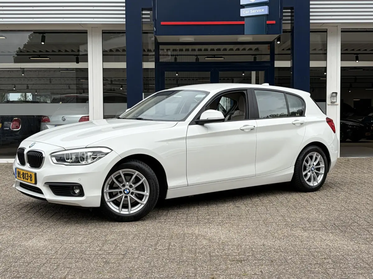 118i Corporate Lease High Executive / Automaat / NL-Auto / Vol-Leder / Facelift / Stoelverwarming / LED / Cruise-Control / Climate-Control / Trekhaak / PDC V+A / 16'' LMV / All-Season / ENZ.