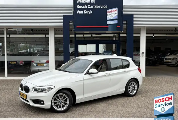 118i Corporate Lease High Executive / Automaat / NL-Auto / Vol-Leder / Facelift / Stoelverwarming / LED / Cruise-Control / Climate-Control / Trekhaak / PDC V+A / 16'' LMV / All-Season / ENZ.