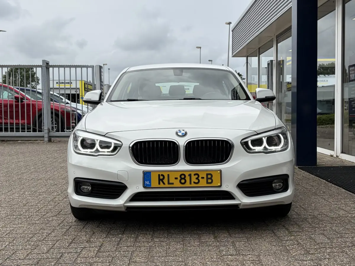 118i Corporate Lease High Executive / Automaat / NL-Auto / Vol-Leder / Facelift / Stoelverwarming / LED / Cruise-Control / Climate-Control / Trekhaak / PDC V+A / 16'' LMV / All-Season / ENZ.