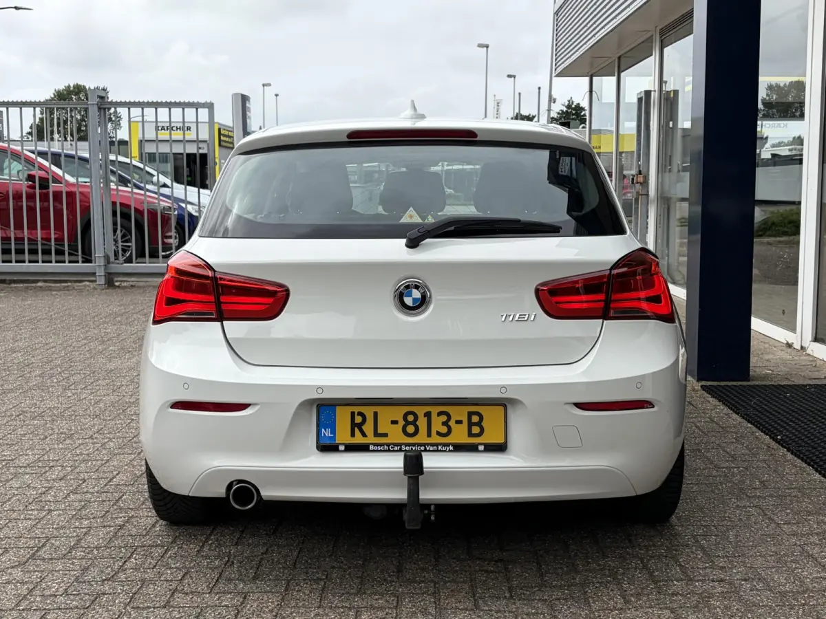 118i Corporate Lease High Executive / Automaat / NL-Auto / Vol-Leder / Facelift / Stoelverwarming / LED / Cruise-Control / Climate-Control / Trekhaak / PDC V+A / 16'' LMV / All-Season / ENZ.