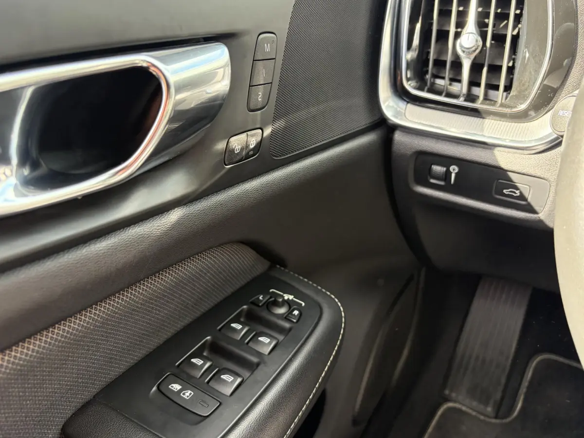 2.0 T4 R-Design / Automaat / NL-Auto / Dealer-Onderhouden / Adaptieve Cruise-Control / Pilot-Assist / Standkachel / Vol-Leder / Elektr.-Stoelen met Geheugen / LED / Keyless / Radio-Bluetooth