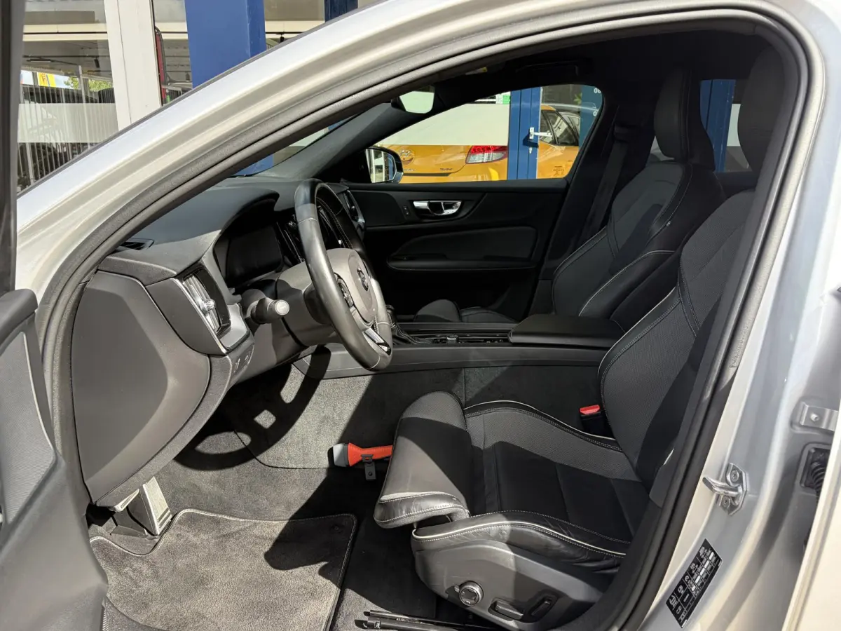 2.0 T4 R-Design / Automaat / NL-Auto / Dealer-Onderhouden / Adaptieve Cruise-Control / Pilot-Assist / Standkachel / Vol-Leder / Elektr.-Stoelen met Geheugen / LED / Keyless / Radio-Bluetooth