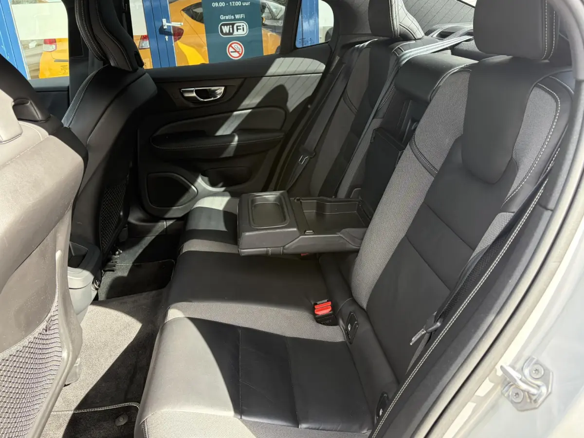 2.0 T4 R-Design / Automaat / NL-Auto / Dealer-Onderhouden / Adaptieve Cruise-Control / Pilot-Assist / Standkachel / Vol-Leder / Elektr.-Stoelen met Geheugen / LED / Keyless / Radio-Bluetooth