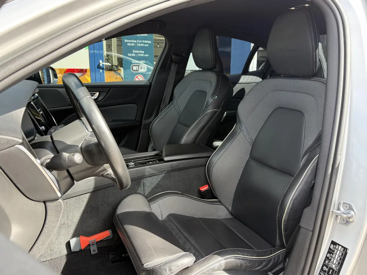 2.0 T4 R-Design / Automaat / NL-Auto / Dealer-Onderhouden / Adaptieve Cruise-Control / Pilot-Assist / Standkachel / Vol-Leder / Elektr.-Stoelen met Geheugen / LED / Keyless / Radio-Bluetooth