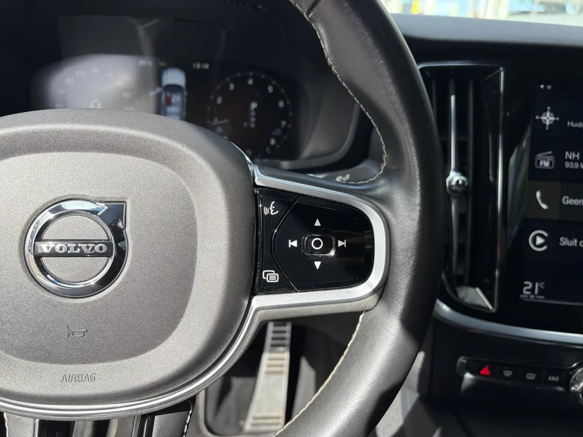 2.0 T4 R-Design / Automaat / NL-Auto / Dealer-Onderhouden / Adaptieve Cruise-Control / Pilot-Assist / Standkachel / Vol-Leder / Elektr.-Stoelen met Geheugen / LED / Keyless / Radio-Bluetooth