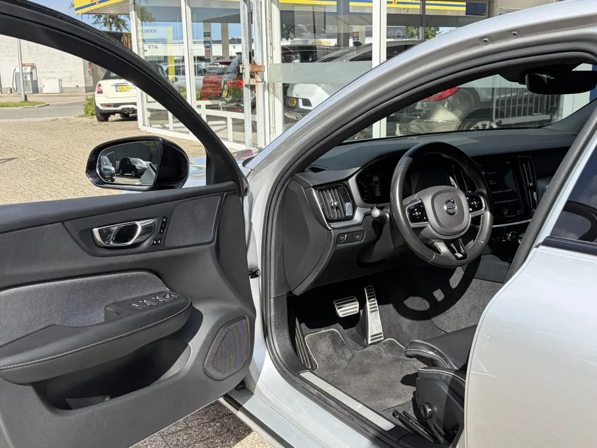 2.0 T4 R-Design / Automaat / NL-Auto / Dealer-Onderhouden / Adaptieve Cruise-Control / Pilot-Assist / Standkachel / Vol-Leder / Elektr.-Stoelen met Geheugen / LED / Keyless / Radio-Bluetooth