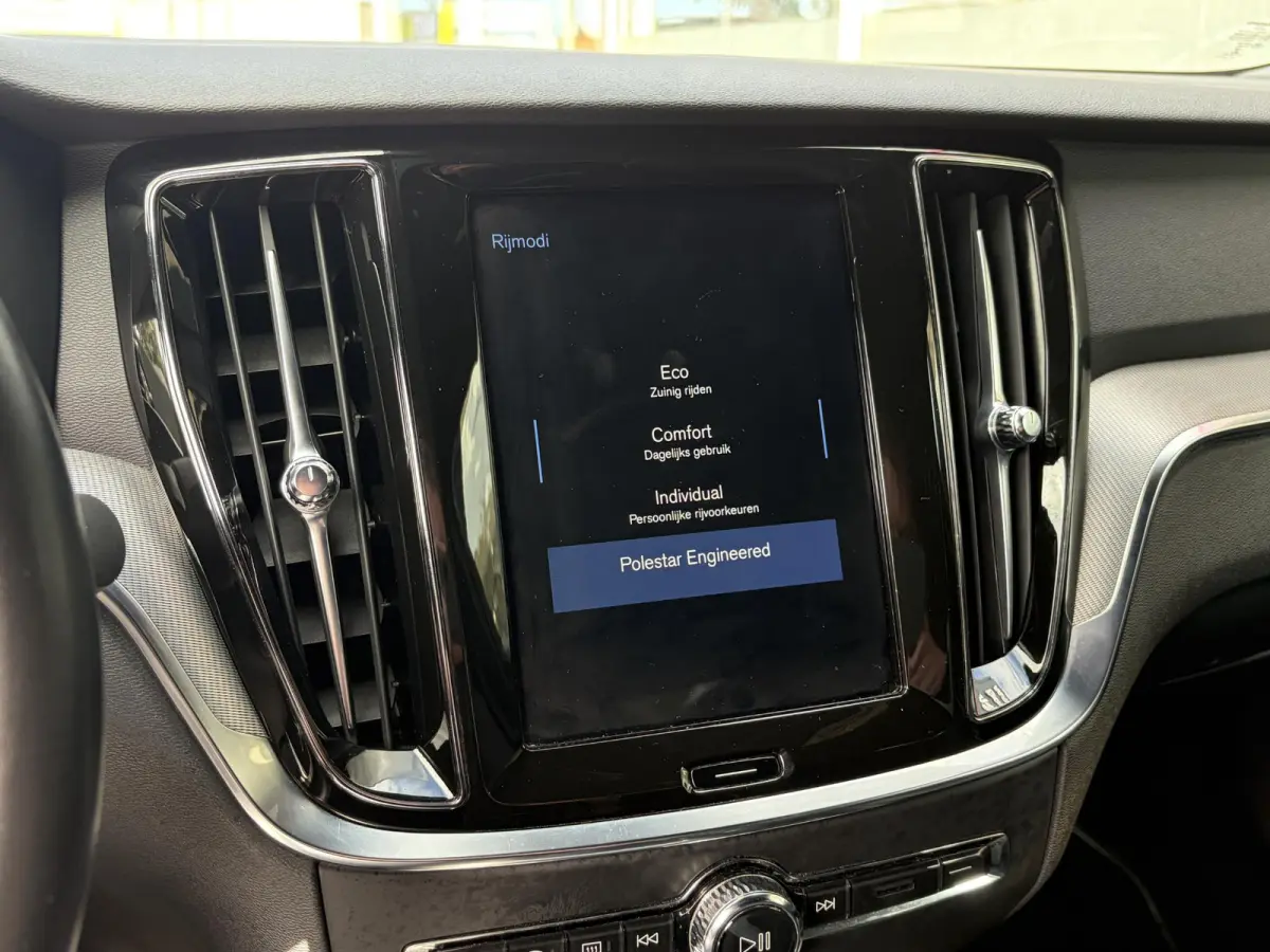 2.0 T4 R-Design / Automaat / NL-Auto / Dealer-Onderhouden / Adaptieve Cruise-Control / Pilot-Assist / Standkachel / Vol-Leder / Elektr.-Stoelen met Geheugen / LED / Keyless / Radio-Bluetooth