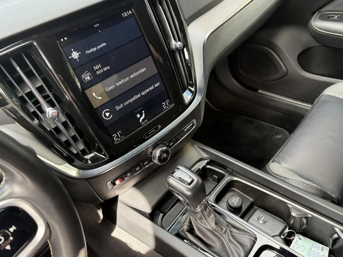 2.0 T4 R-Design / Automaat / NL-Auto / Dealer-Onderhouden / Adaptieve Cruise-Control / Pilot-Assist / Standkachel / Vol-Leder / Elektr.-Stoelen met Geheugen / LED / Keyless / Radio-Bluetooth
