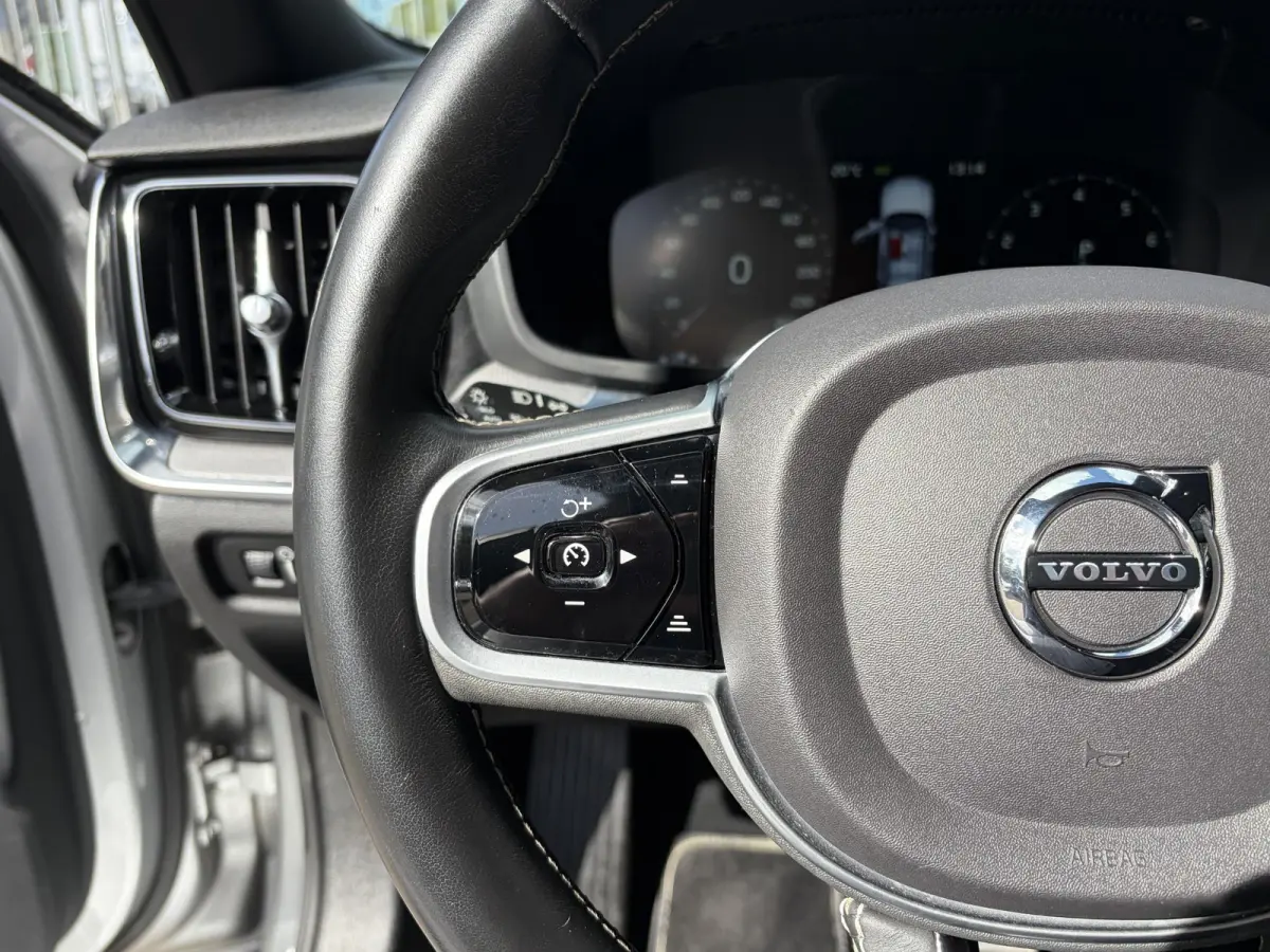 2.0 T4 R-Design / Automaat / NL-Auto / Dealer-Onderhouden / Adaptieve Cruise-Control / Pilot-Assist / Standkachel / Vol-Leder / Elektr.-Stoelen met Geheugen / LED / Keyless / Radio-Bluetooth