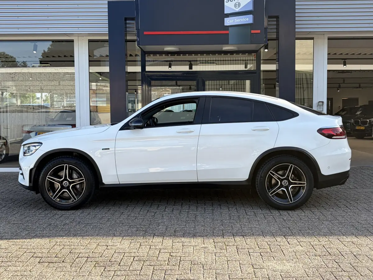 300e 4MATIC Premium Plus / AMG-Styling / Automaat / Vol-Leder / Schuif-Kanteldak / Luchtvering / Stoelverwarming / Adaptieve Cruise-Control / 360°-Camera / Sfeerverlichting / Elektr.-Trekha