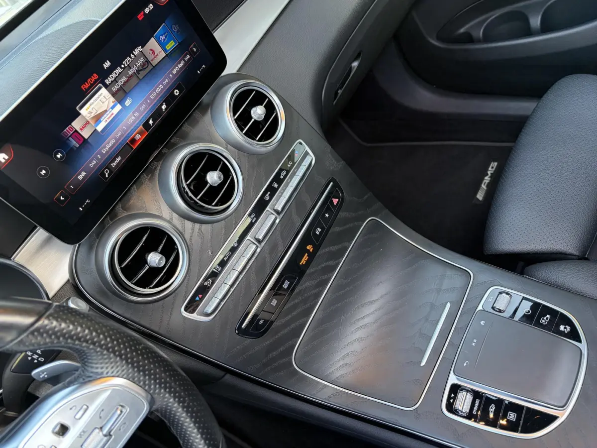 300e 4MATIC Premium Plus / AMG-Styling / Automaat / Vol-Leder / Schuif-Kanteldak / Luchtvering / Stoelverwarming / Adaptieve Cruise-Control / 360°-Camera / Sfeerverlichting / Elektr.-Trekha