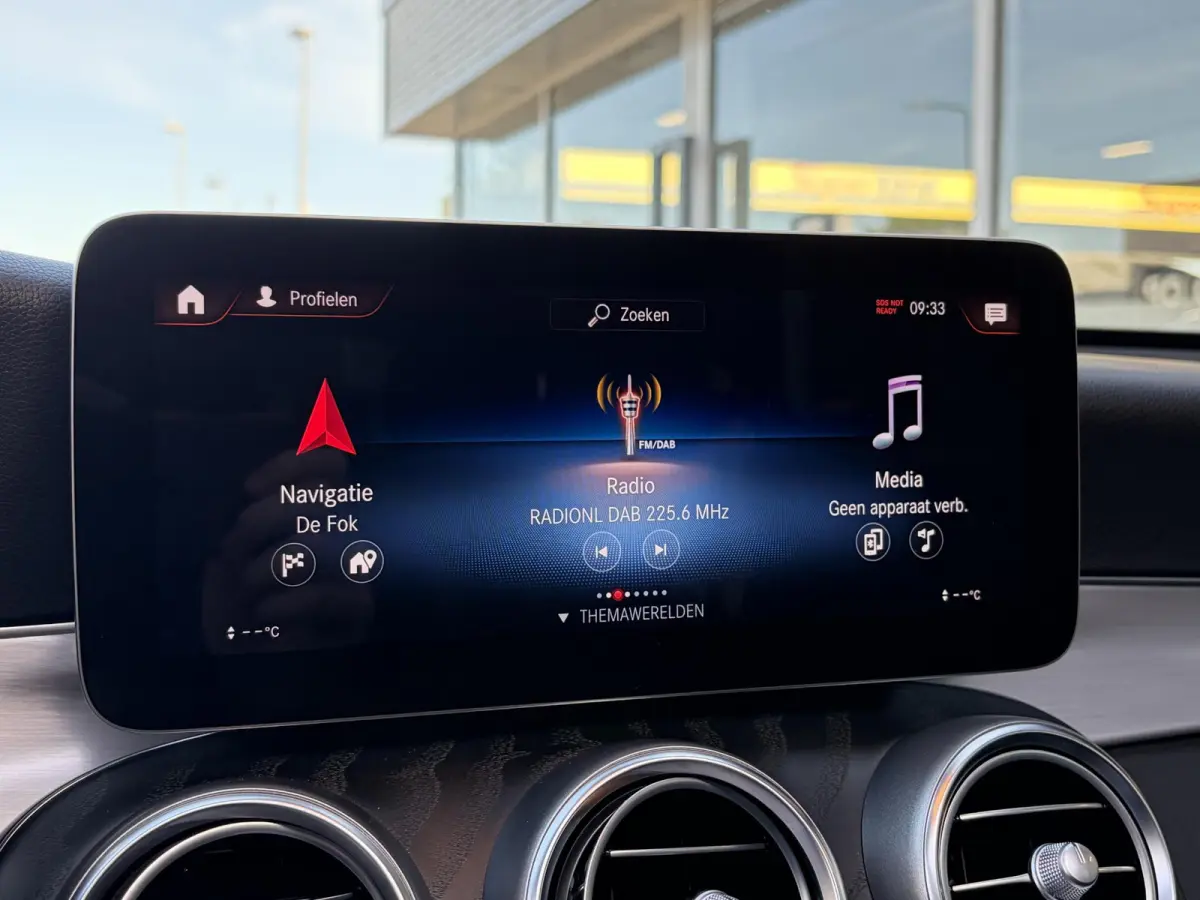 300e 4MATIC Premium Plus / AMG-Styling / Automaat / Vol-Leder / Schuif-Kanteldak / Luchtvering / Stoelverwarming / Adaptieve Cruise-Control / 360°-Camera / Sfeerverlichting / Elektr.-Trekha