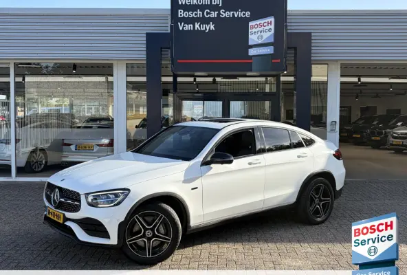 300e 4MATIC Premium Plus / AMG-Styling / Automaat / Vol-Leder / Schuif-Kanteldak / Luchtvering / Stoelverwarming / Adaptieve Cruise-Control / 360°-Camera / Sfeerverlichting / Elektr.-Trekha
