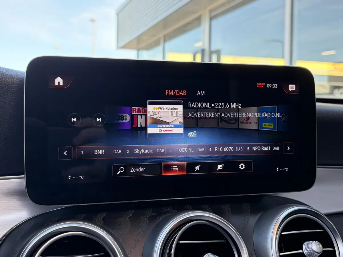 300e 4MATIC Premium Plus / AMG-Styling / Automaat / Vol-Leder / Schuif-Kanteldak / Luchtvering / Stoelverwarming / Adaptieve Cruise-Control / 360°-Camera / Sfeerverlichting / Elektr.-Trekha