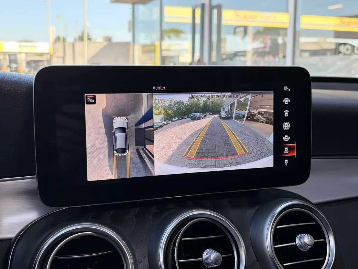 300e 4MATIC Premium Plus / AMG-Styling / Automaat / Vol-Leder / Schuif-Kanteldak / Luchtvering / Stoelverwarming / Adaptieve Cruise-Control / 360°-Camera / Sfeerverlichting / Elektr.-Trekha