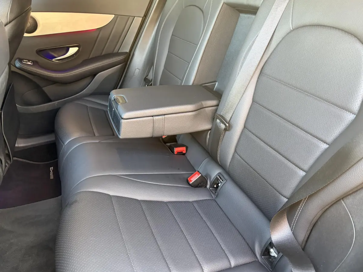 300e 4MATIC Premium Plus / AMG-Styling / Automaat / Vol-Leder / Schuif-Kanteldak / Luchtvering / Stoelverwarming / Adaptieve Cruise-Control / 360°-Camera / Sfeerverlichting / Elektr.-Trekha