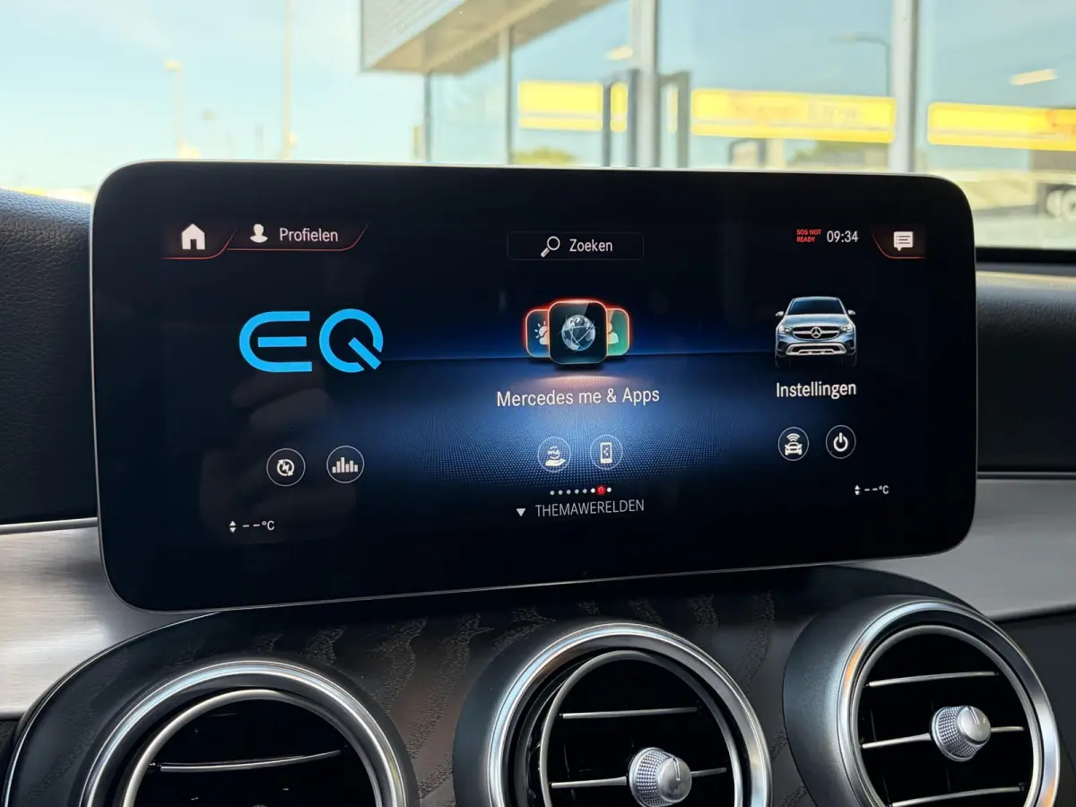 300e 4MATIC Premium Plus / AMG-Styling / Automaat / Vol-Leder / Schuif-Kanteldak / Luchtvering / Stoelverwarming / Adaptieve Cruise-Control / 360°-Camera / Sfeerverlichting / Elektr.-Trekha