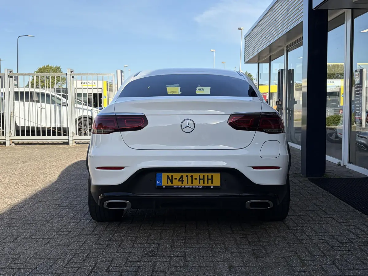 300e 4MATIC Premium Plus / AMG-Styling / Automaat / Vol-Leder / Schuif-Kanteldak / Luchtvering / Stoelverwarming / Adaptieve Cruise-Control / 360°-Camera / Sfeerverlichting / Elektr.-Trekha