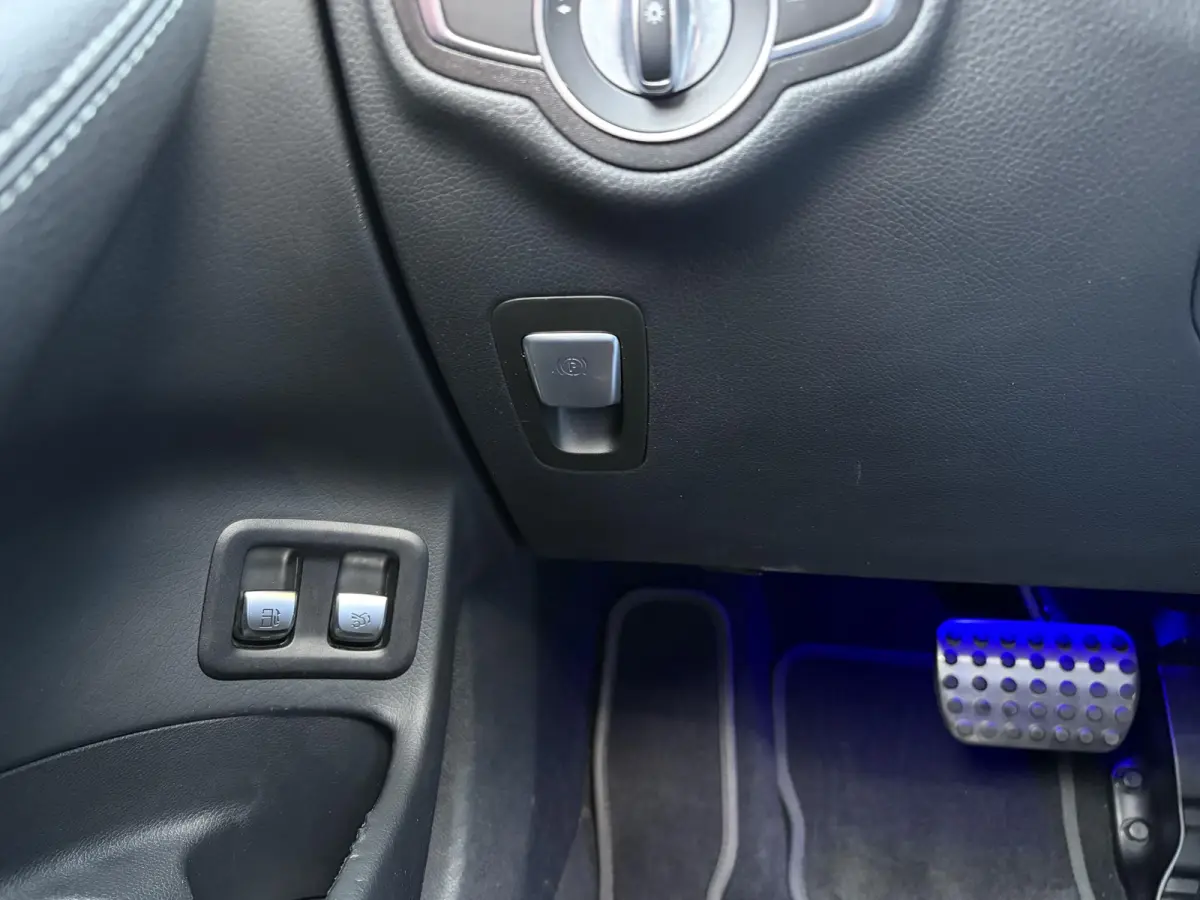 300e 4MATIC Premium Plus / AMG-Styling / Automaat / Vol-Leder / Schuif-Kanteldak / Luchtvering / Stoelverwarming / Adaptieve Cruise-Control / 360°-Camera / Sfeerverlichting / Elektr.-Trekha