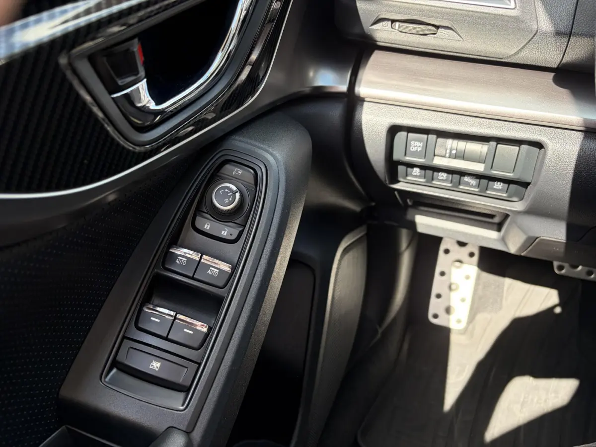 2.0i Premium / Automaat / AWD / Vol-Leder / Schuif-Kanteldak / Trekhaak / Stoel-/Stuurverwarming / Adaptieve Cruise-Control / Apple-Carplay & Android-Auto / LED / Keyless / Climate-Control /
