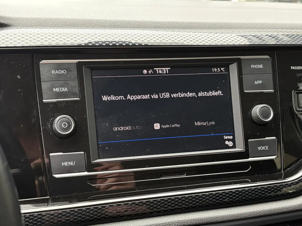 1.0 TSI Life / 5-Deurs / NL-Auto / Adaptive Cruise-Control / Digital-Cockpit / Full-LED / Apple-Carplay & Android Auto / Airco / DAB Radio-Bluetooth / PDC V+A / 15'' LMV / All-Season / ENZ.