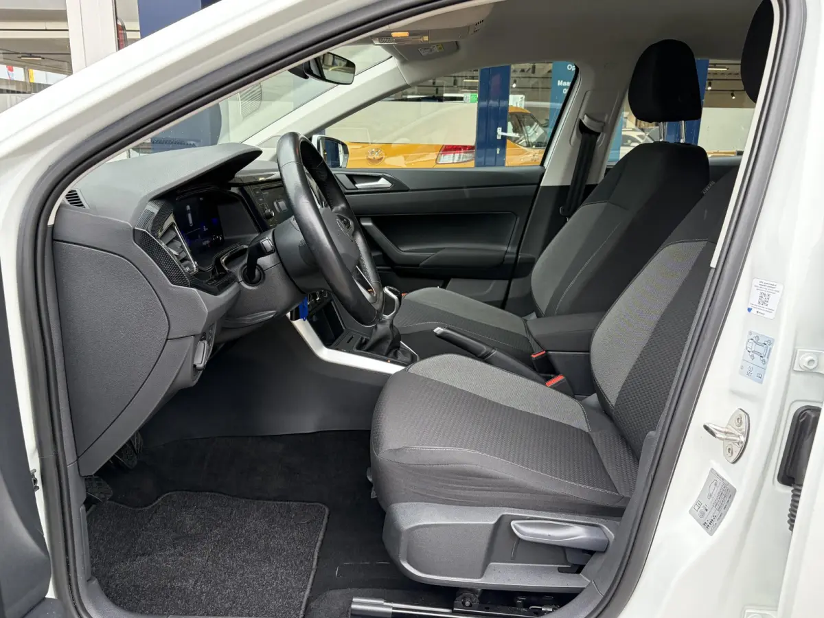 1.0 TSI Life / 5-Deurs / NL-Auto / Adaptive Cruise-Control / Digital-Cockpit / Full-LED / Apple-Carplay & Android Auto / Airco / DAB Radio-Bluetooth / PDC V+A / 15'' LMV / All-Season / ENZ.