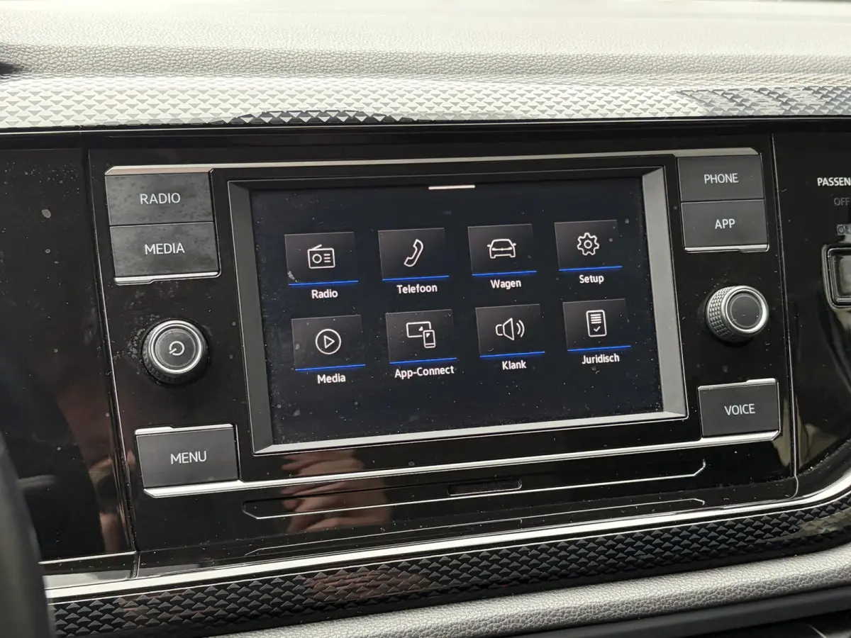 1.0 TSI Life / 5-Deurs / NL-Auto / Adaptive Cruise-Control / Digital-Cockpit / Full-LED / Apple-Carplay & Android Auto / Airco / DAB Radio-Bluetooth / PDC V+A / 15'' LMV / All-Season / ENZ.