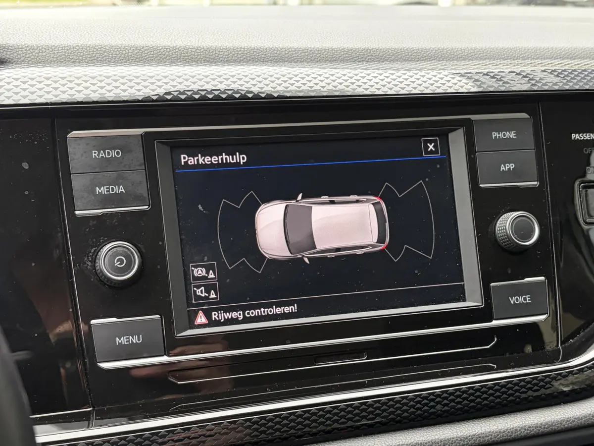 1.0 TSI Life / 5-Deurs / NL-Auto / Adaptive Cruise-Control / Digital-Cockpit / Full-LED / Apple-Carplay & Android Auto / Airco / DAB Radio-Bluetooth / PDC V+A / 15'' LMV / All-Season / ENZ.