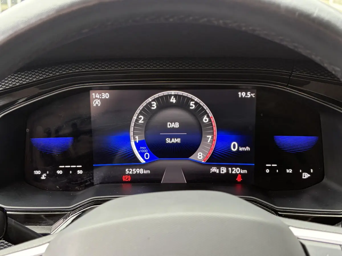 1.0 TSI Life / 5-Deurs / NL-Auto / Adaptive Cruise-Control / Digital-Cockpit / Full-LED / Apple-Carplay & Android Auto / Airco / DAB Radio-Bluetooth / PDC V+A / 15'' LMV / All-Season / ENZ.