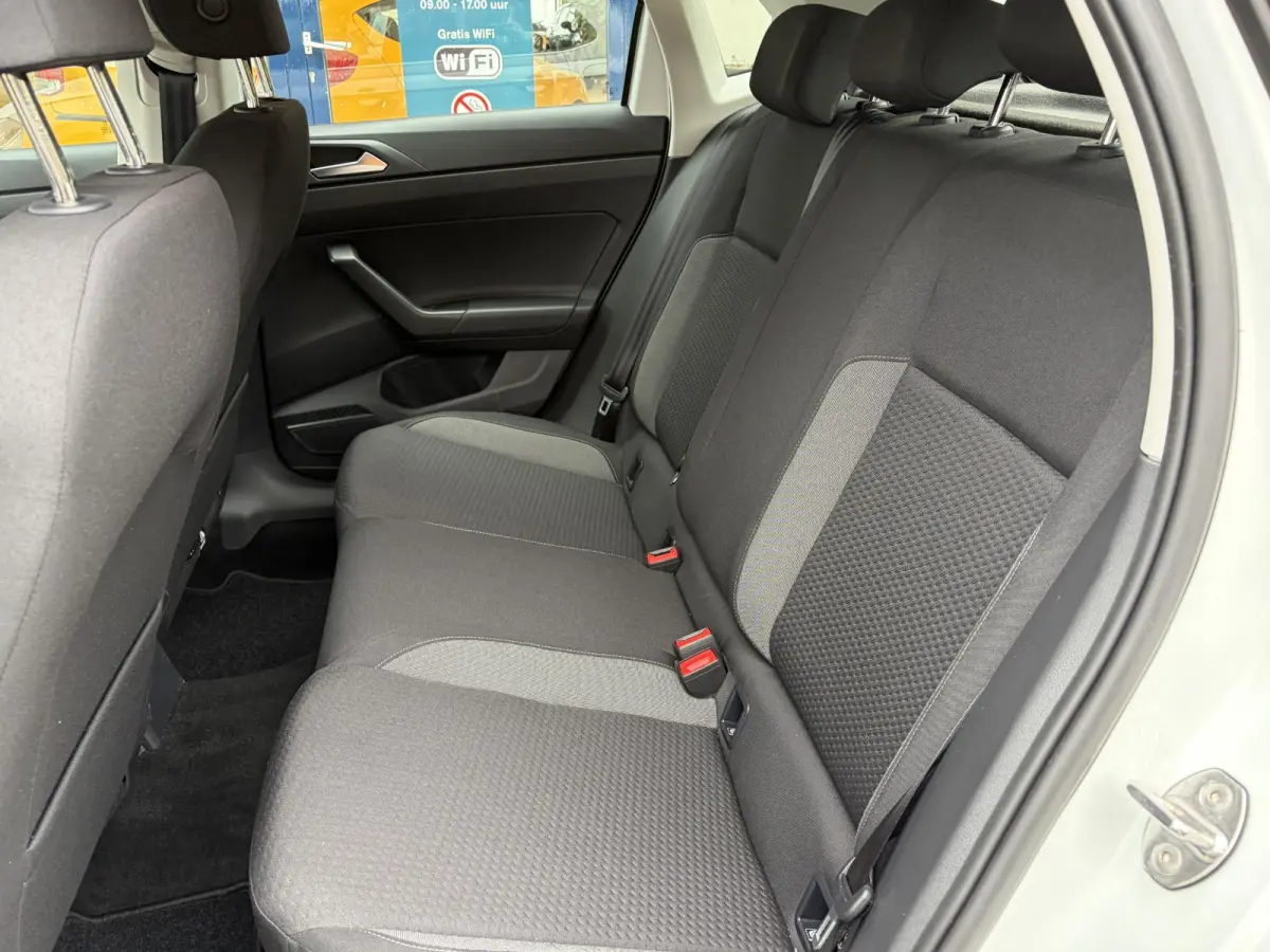 1.0 TSI Life / 5-Deurs / NL-Auto / Adaptive Cruise-Control / Digital-Cockpit / Full-LED / Apple-Carplay & Android Auto / Airco / DAB Radio-Bluetooth / PDC V+A / 15'' LMV / All-Season / ENZ.