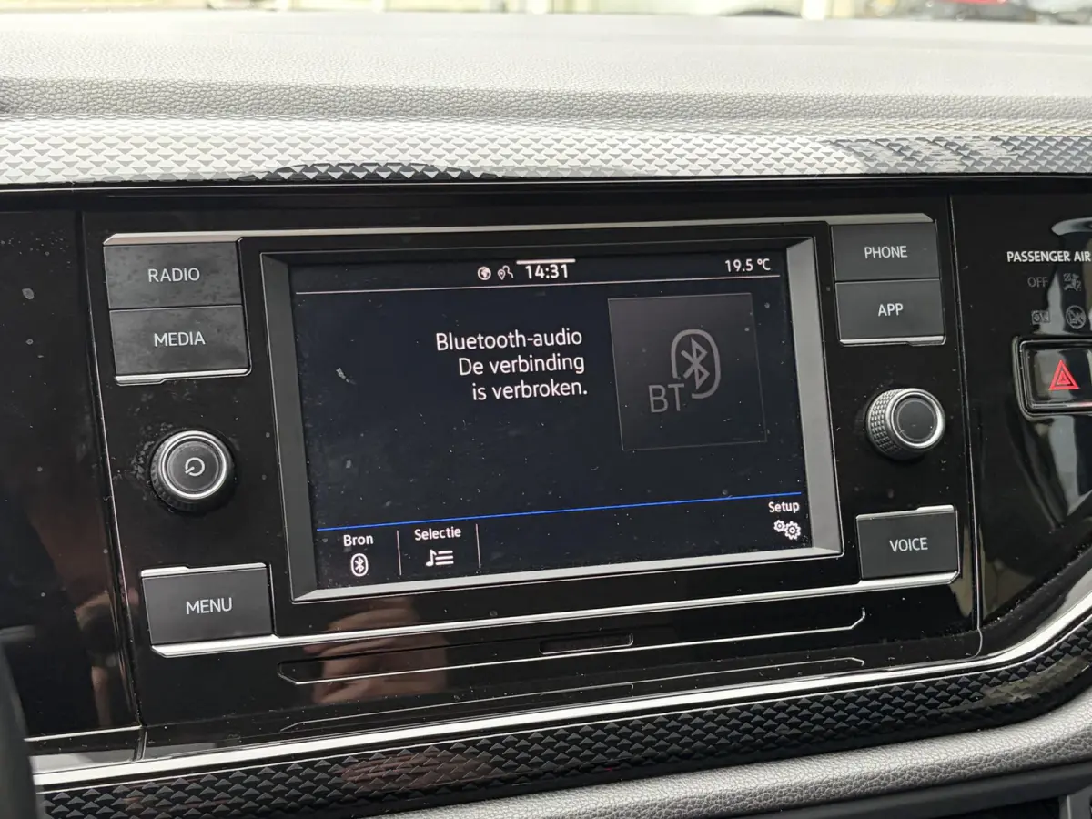 1.0 TSI Life / 5-Deurs / NL-Auto / Adaptive Cruise-Control / Digital-Cockpit / Full-LED / Apple-Carplay & Android Auto / Airco / DAB Radio-Bluetooth / PDC V+A / 15'' LMV / All-Season / ENZ.