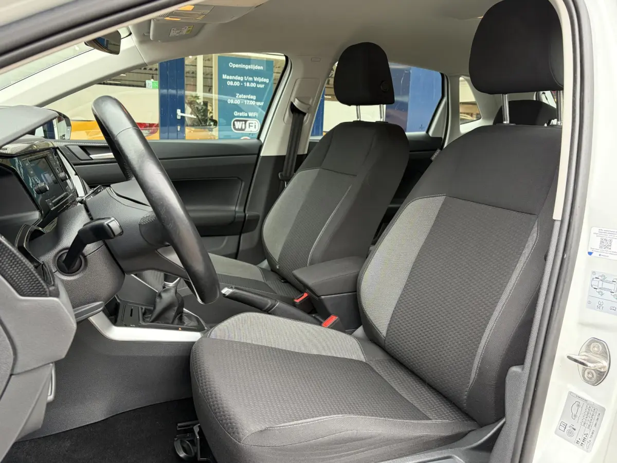 1.0 TSI Life / 5-Deurs / NL-Auto / Adaptive Cruise-Control / Digital-Cockpit / Full-LED / Apple-Carplay & Android Auto / Airco / DAB Radio-Bluetooth / PDC V+A / 15'' LMV / All-Season / ENZ.