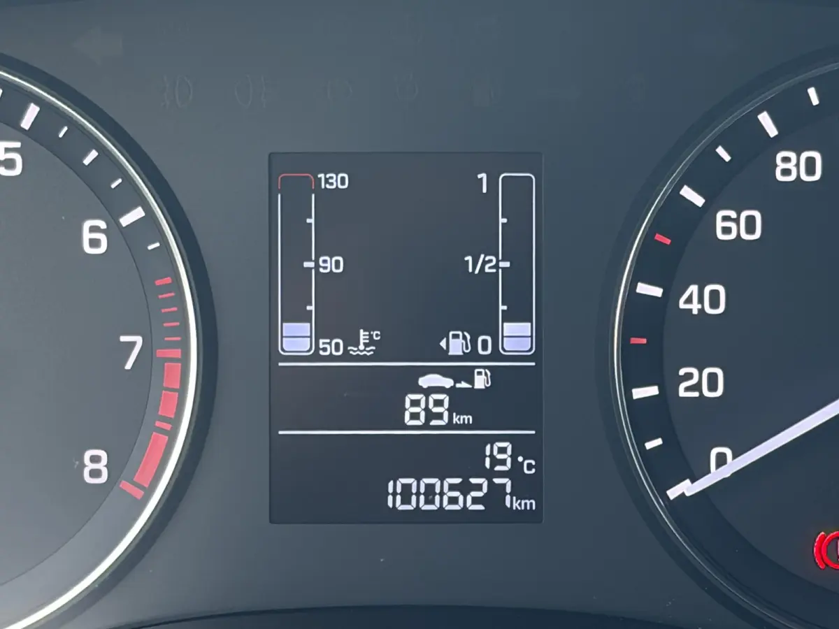 1.0 T-GDI Essence / Cruise-Control / Airco / DAB Radio-Bluetooth / Navi / PDC met Camera / 16'' LMV / ENZ.