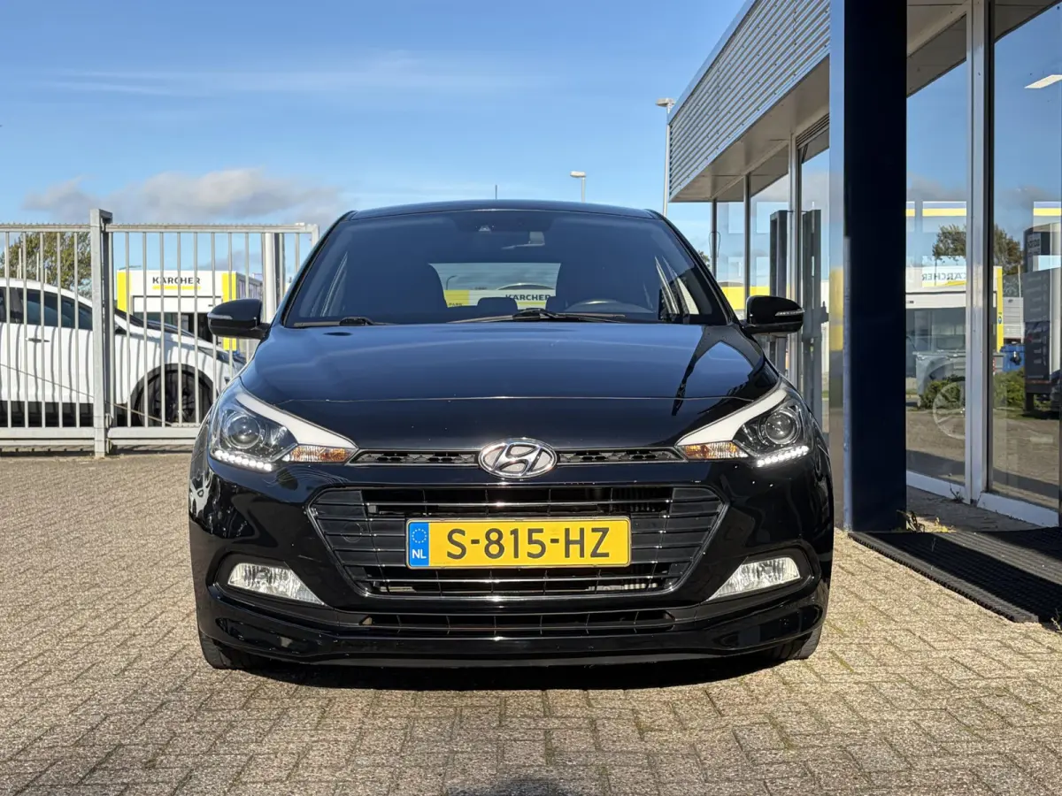 1.0 T-GDI Essence / Cruise-Control / Airco / DAB Radio-Bluetooth / Navi / PDC met Camera / 16'' LMV / ENZ.
