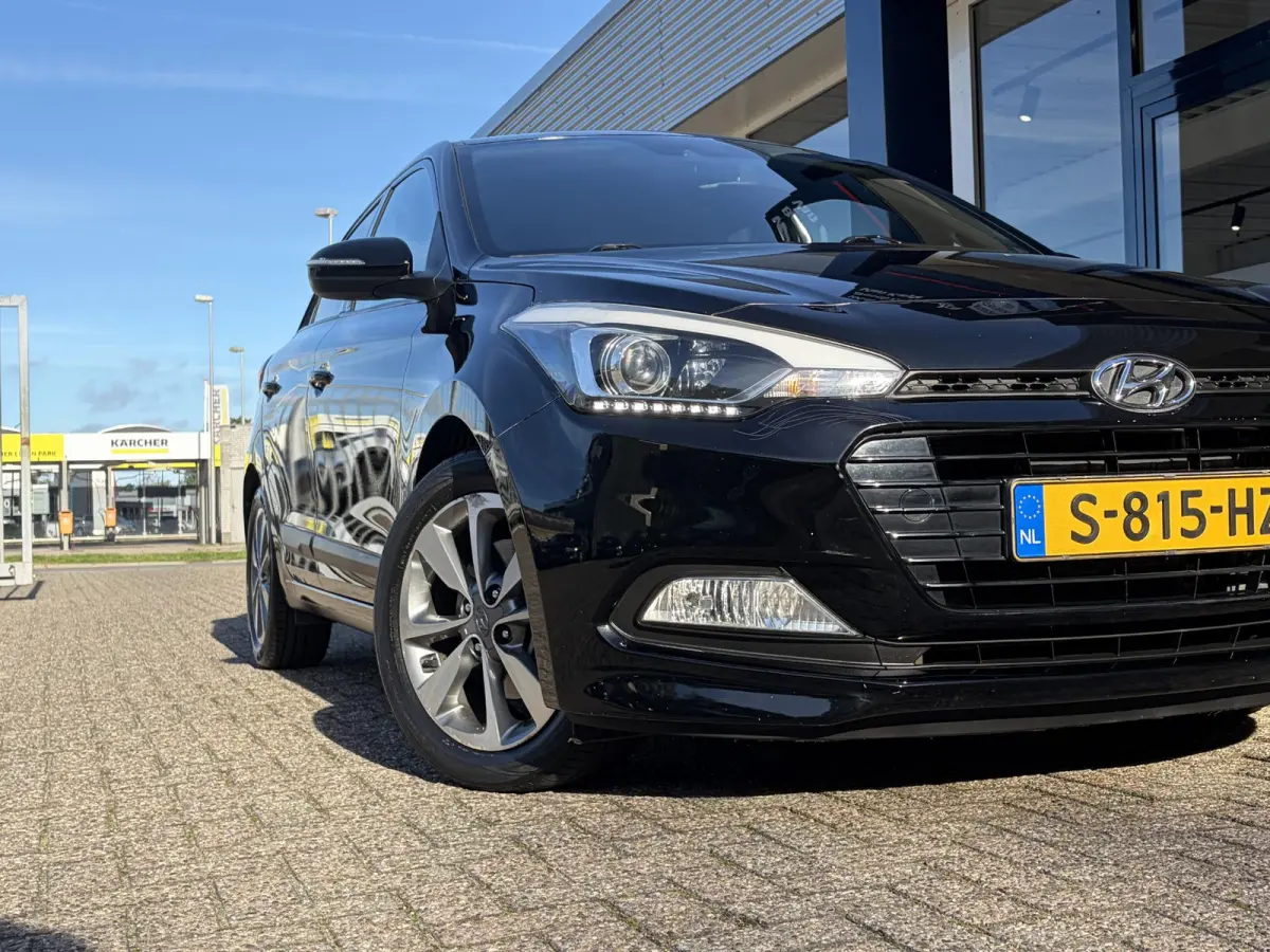 1.0 T-GDI Essence / Cruise-Control / Airco / DAB Radio-Bluetooth / Navi / PDC met Camera / 16'' LMV / ENZ.
