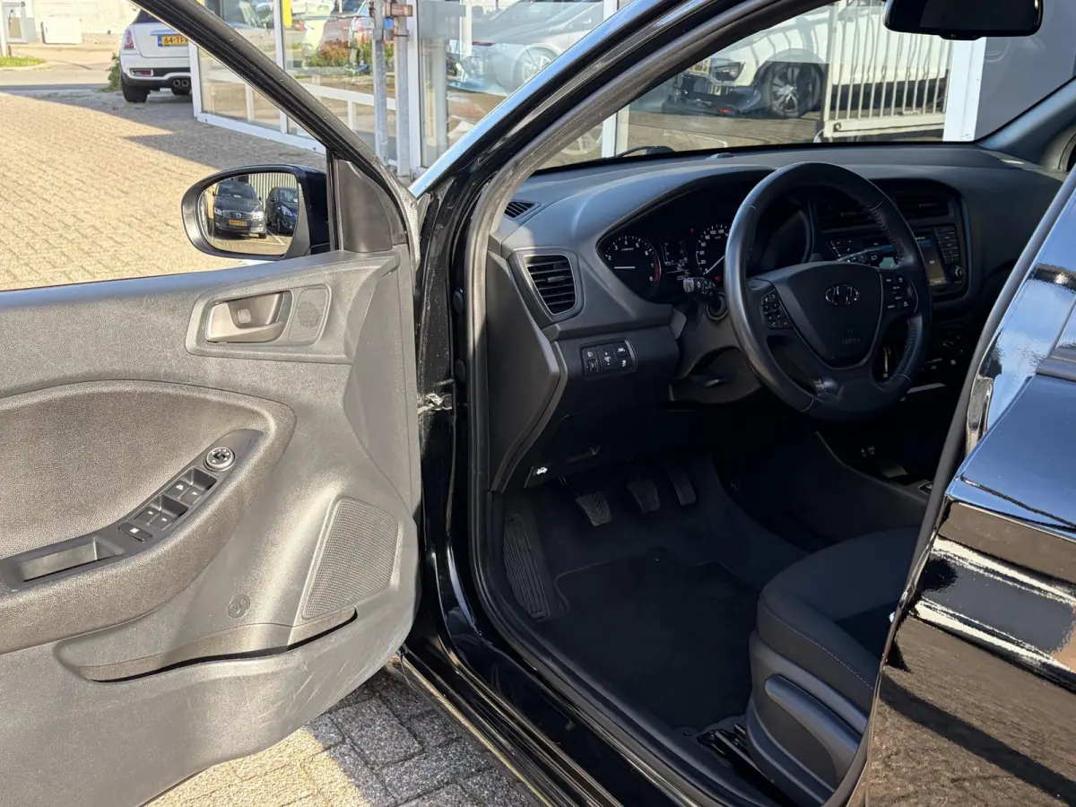 1.0 T-GDI Essence / Cruise-Control / Airco / DAB Radio-Bluetooth / Navi / PDC met Camera / 16'' LMV / ENZ.