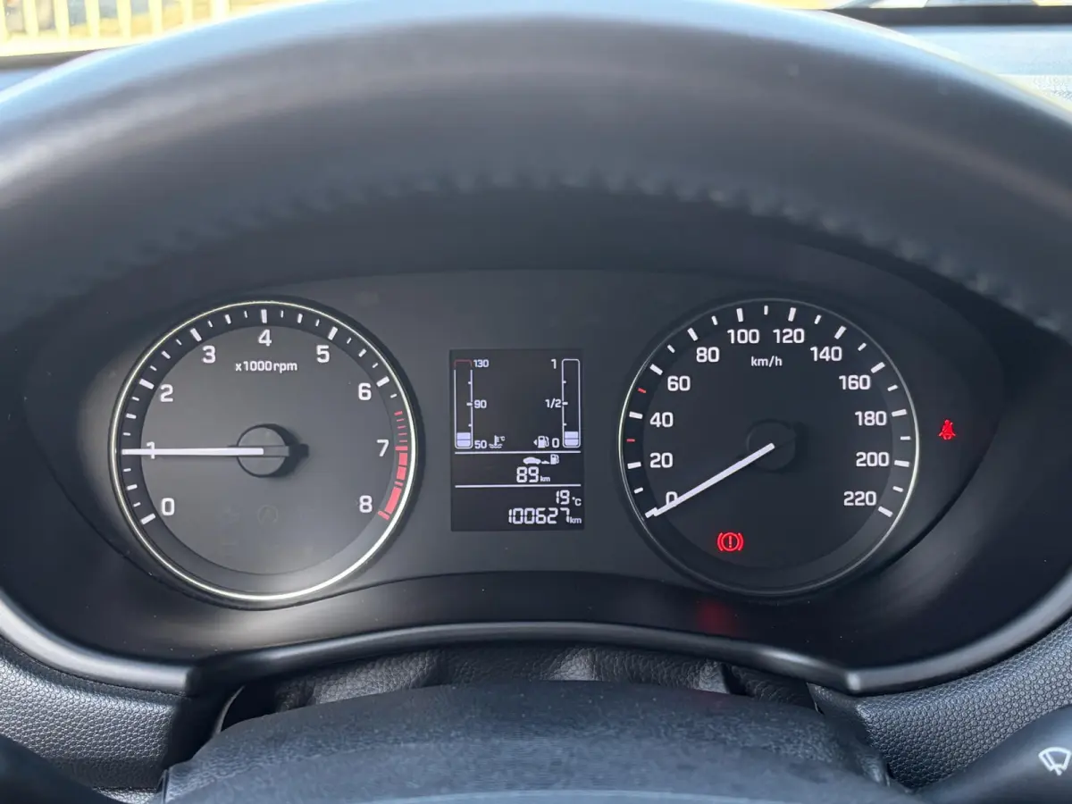 1.0 T-GDI Essence / Cruise-Control / Airco / DAB Radio-Bluetooth / Navi / PDC met Camera / 16'' LMV / ENZ.